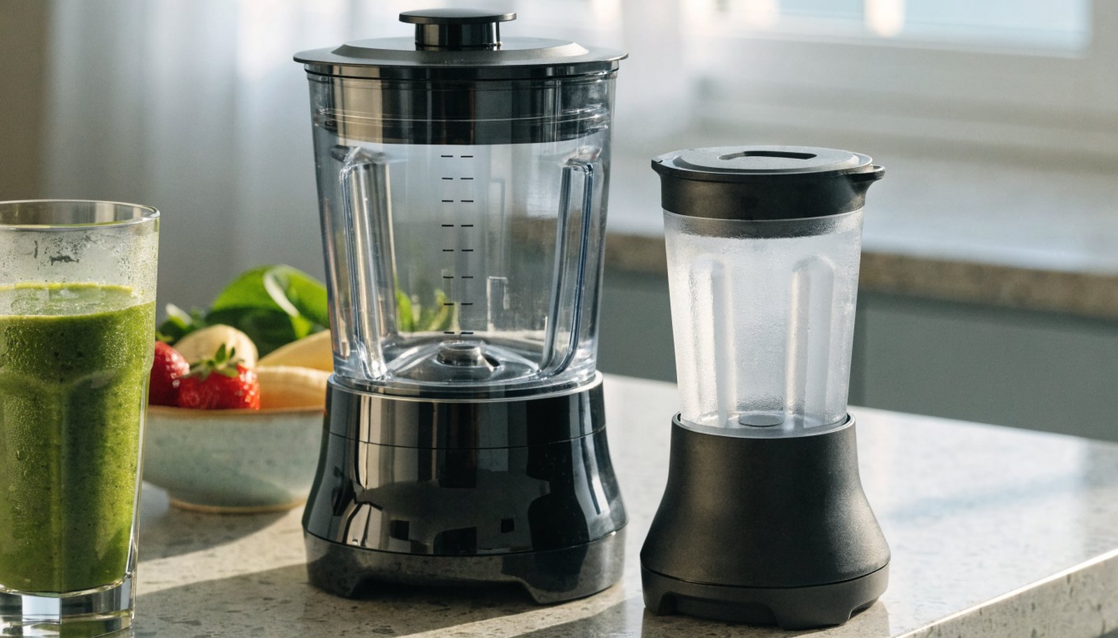 Premium and budget countertop blenders with a green smoothie